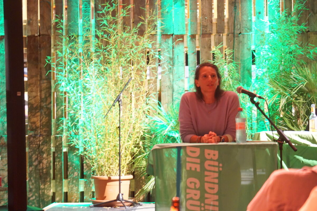 Verena Matzner eröffnet die Versammlung